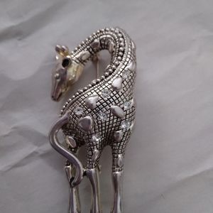 Vintage giraffe brooch has stamp